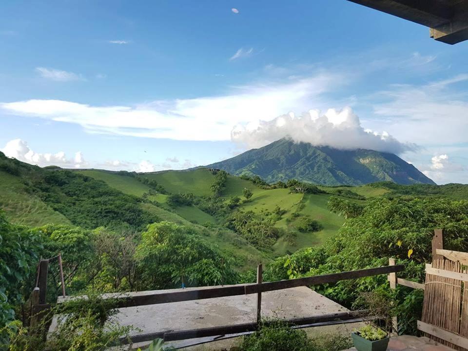 Florabells Iraya Guest House - Batanes Баско Экстерьер фото